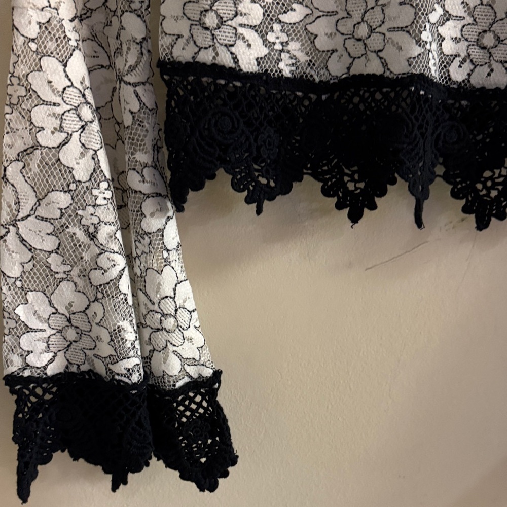 Dress code - Crop Top Lace Women's with White/ black lace detailing. Sz S - Picture 4 of 10